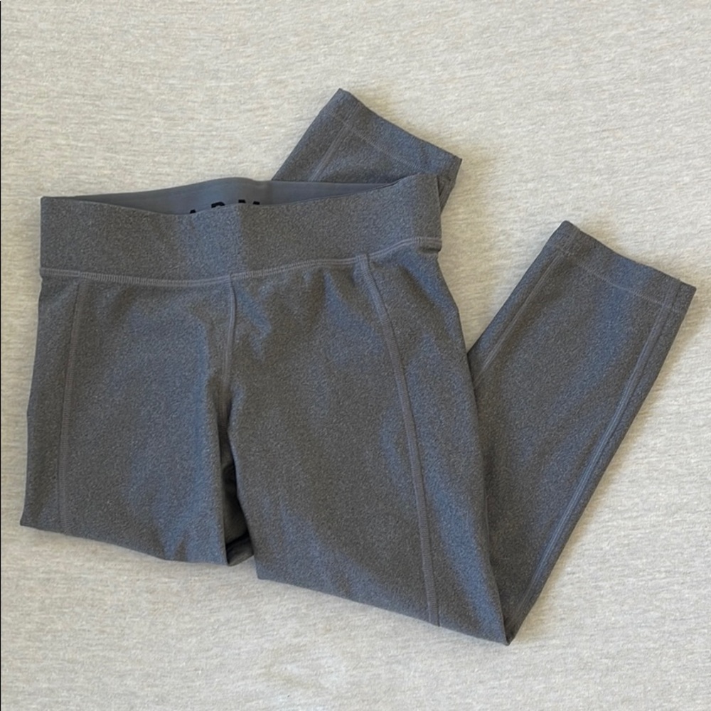 Capri compression under armor pants women’s medium